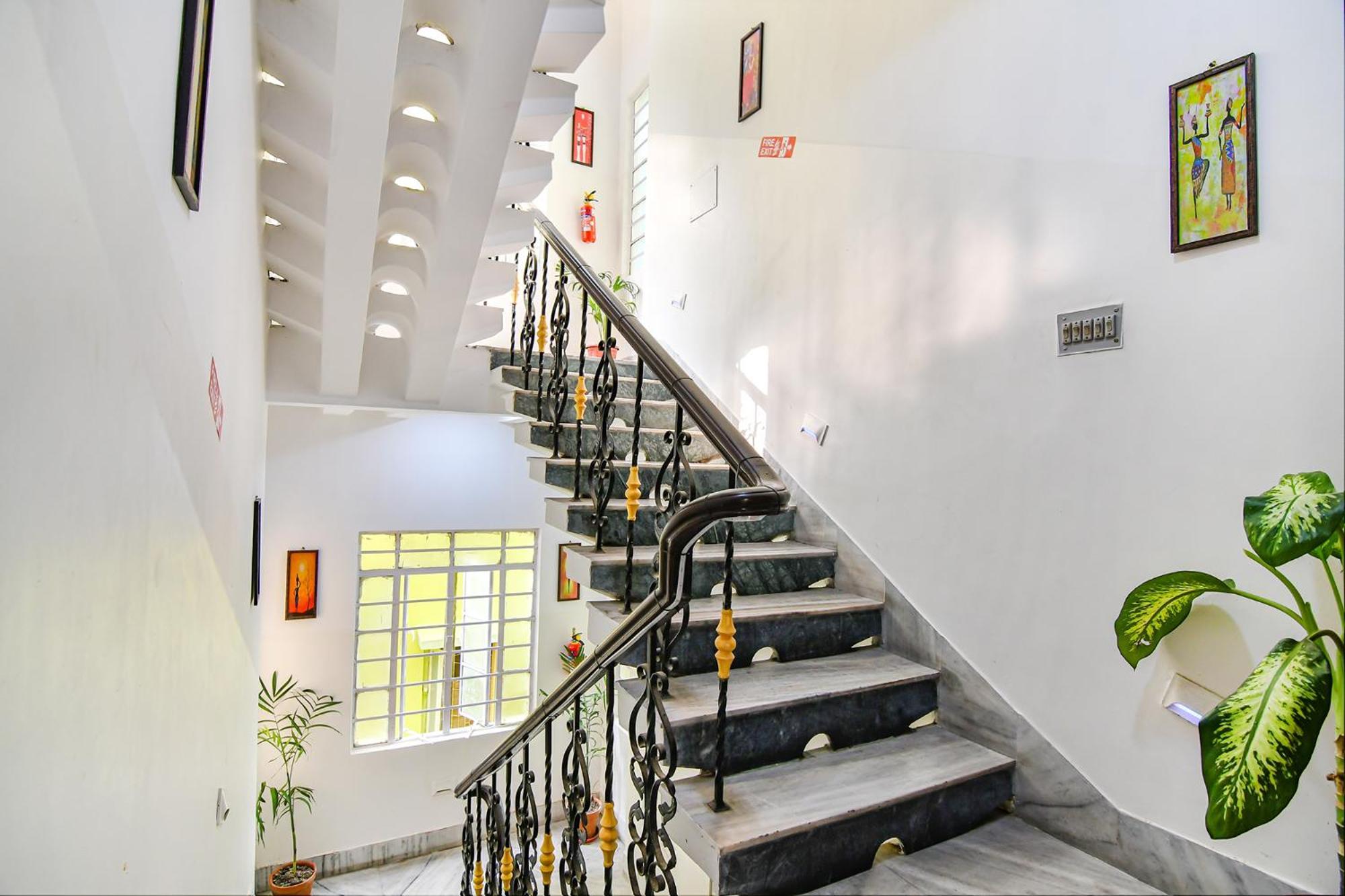 Fabexpress Astoria House Hotel Kolkata Bagian luar foto